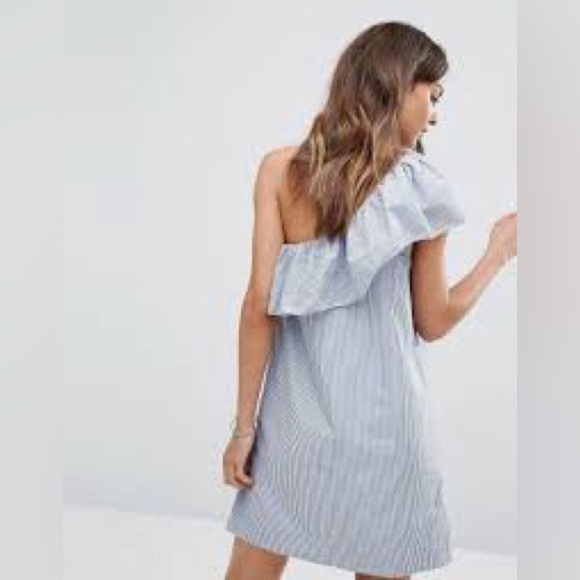 Medium Abercrombie and Fitch, one shoulder ruffle striped dress - Picture 2 of 8